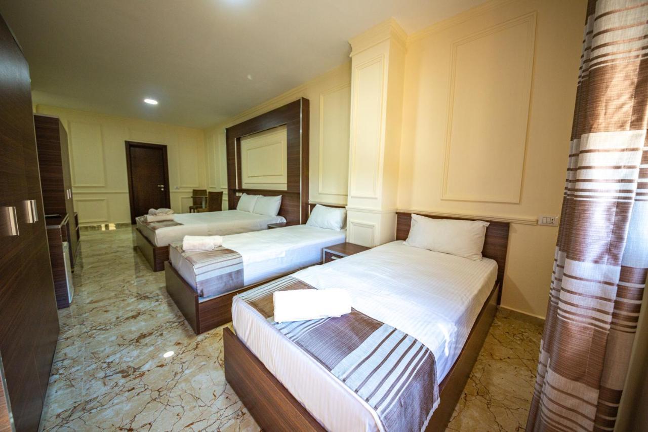 Royal Park Hotel Qerret Exterior foto