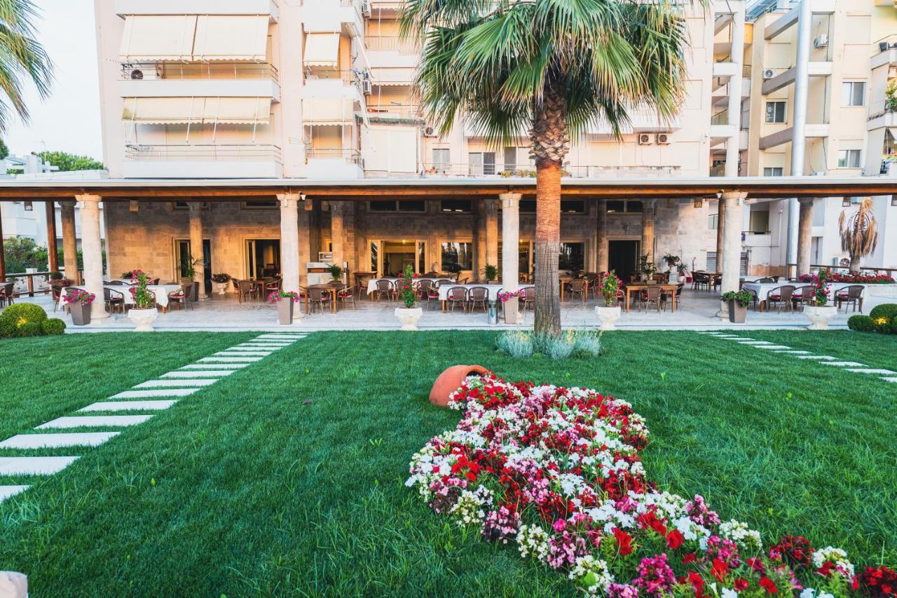 Royal Park Hotel Qerret Exterior foto